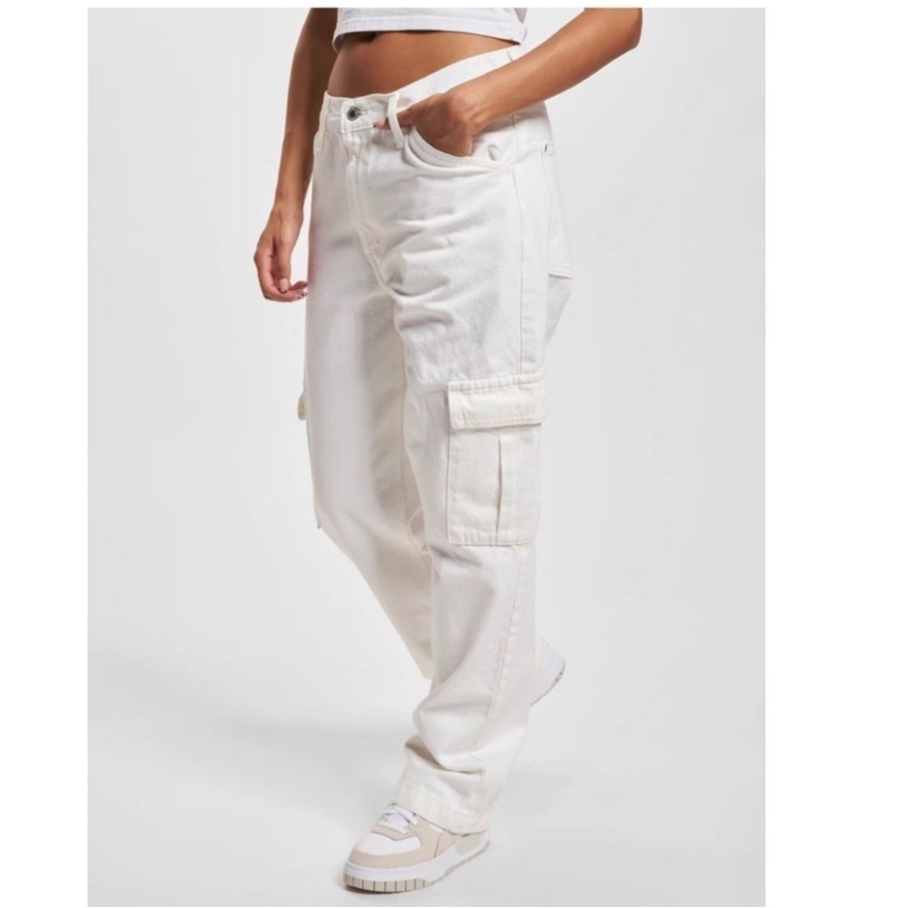 Women's White Cargo Jeans - Relaxed Fit
